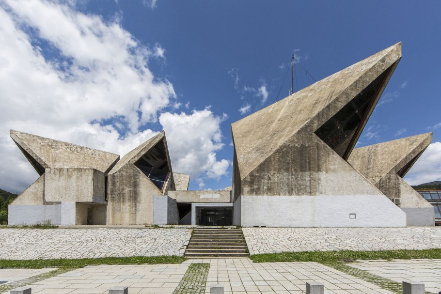 Брутализм монумент Балканы