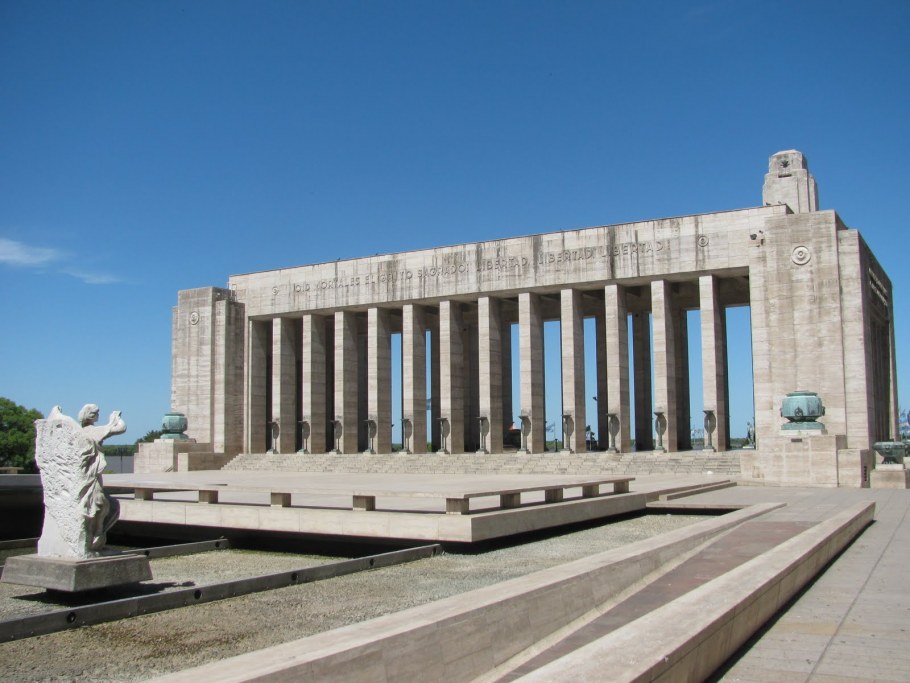 Монументализм в архитектуре