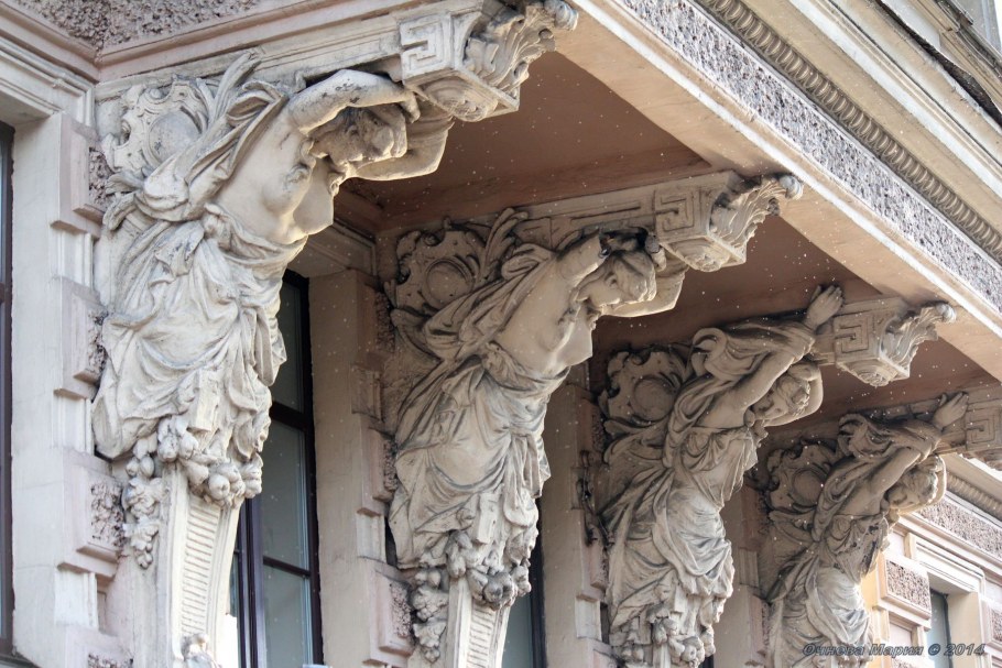 Монументальность и помпезность архитектуры