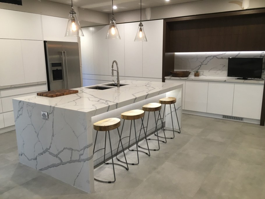 Барная стойка из керамогранита