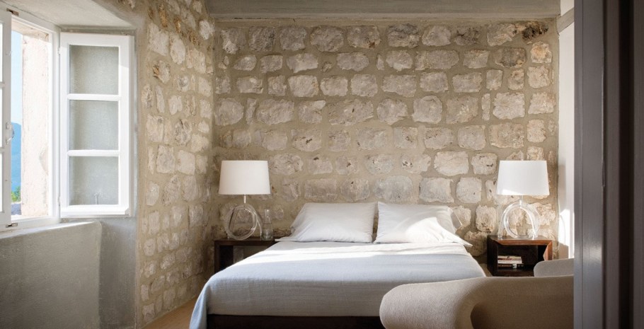 Стена из ракушечника в интерьере