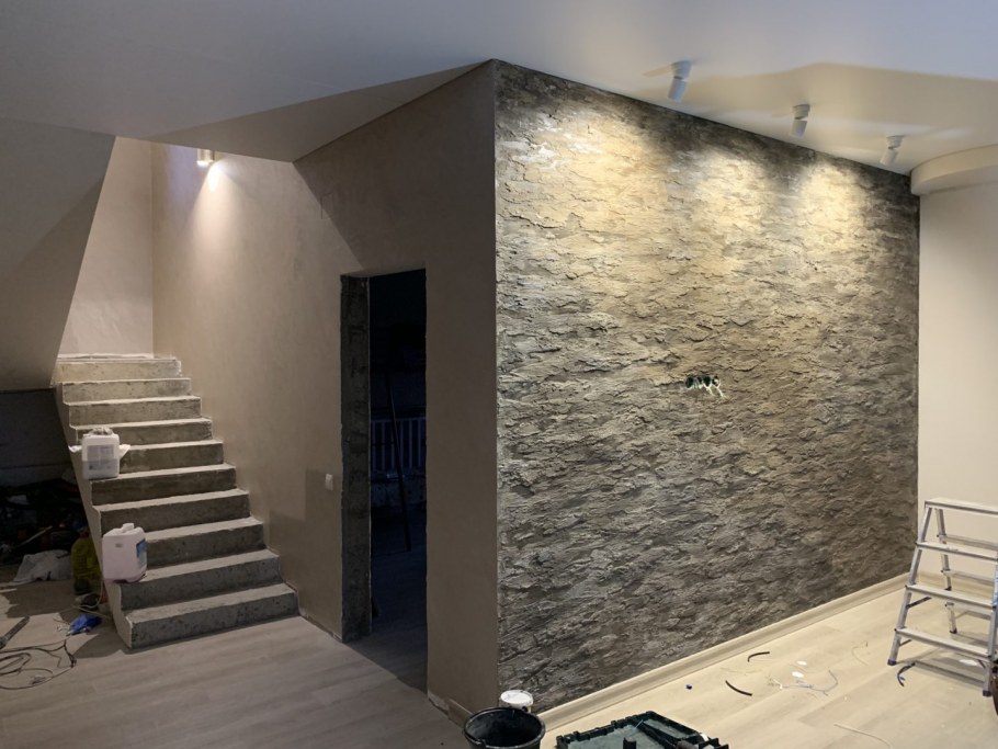 Отделка дверного проема декоративным камнем