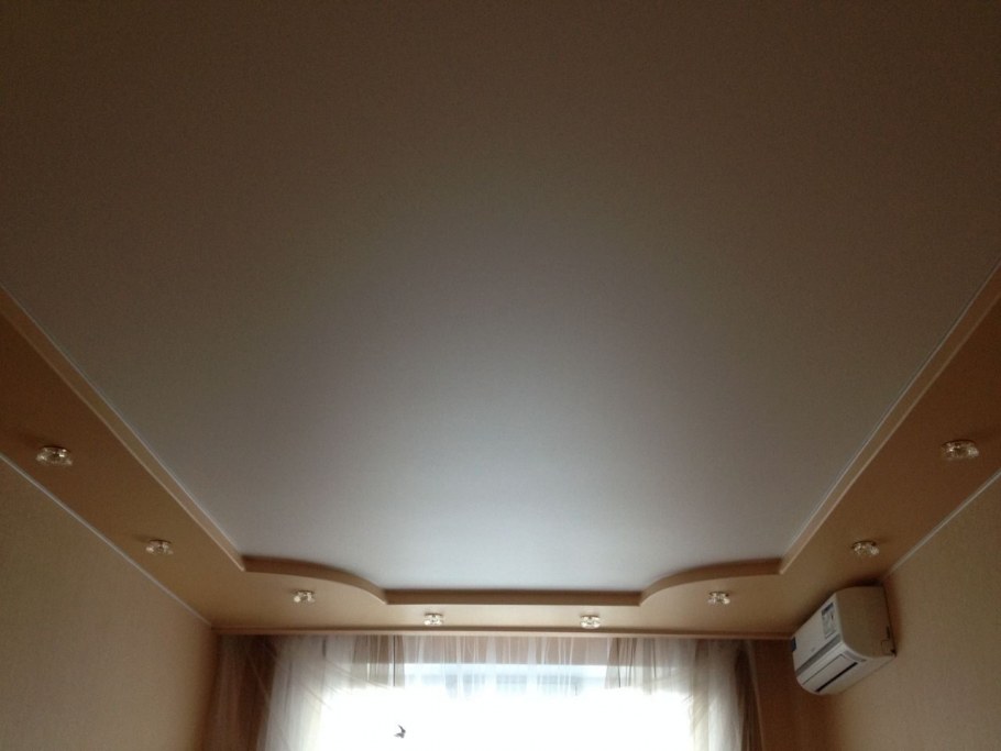 Матовые натяжные потолки для зала