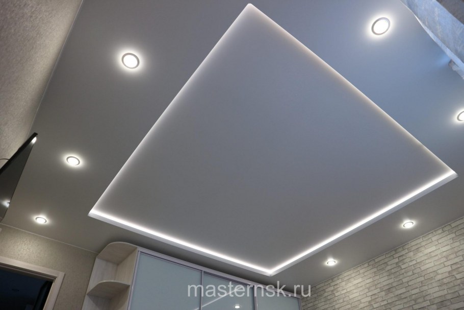 Натяжные потолки в интерьере гостиной матовые