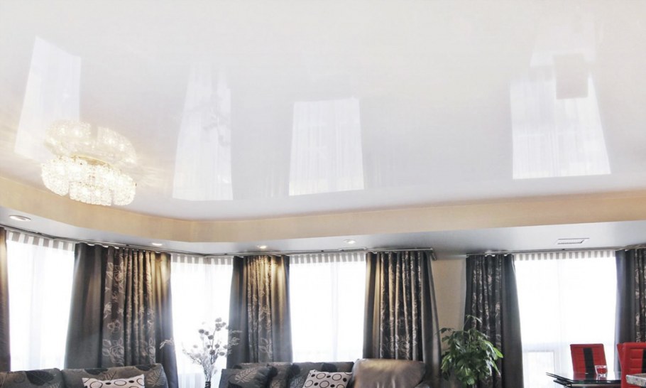 Белый глянцевый двухуровневый потолок