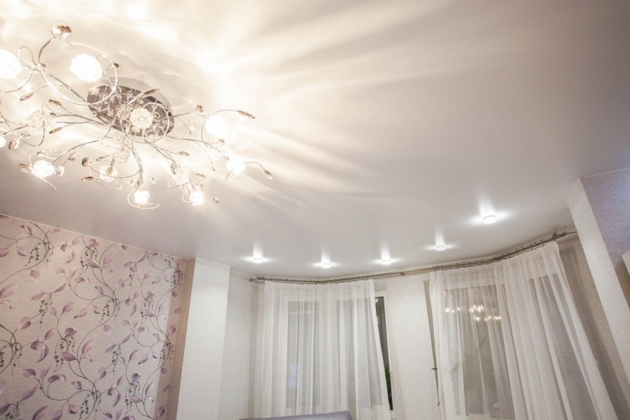 Двухуровневые натяжные потолки