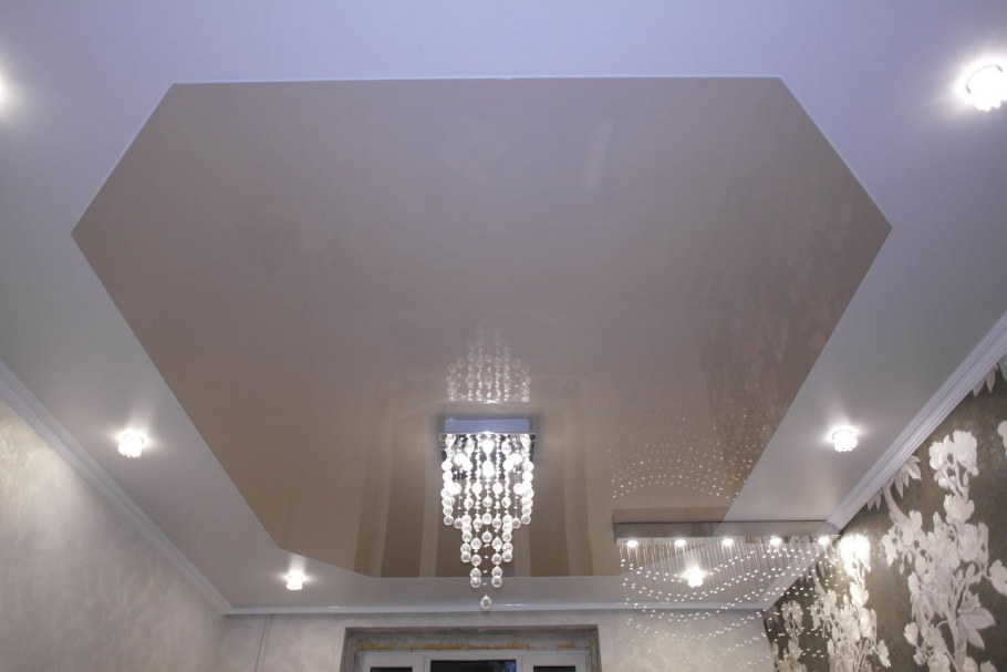 Натяжные потолки белые