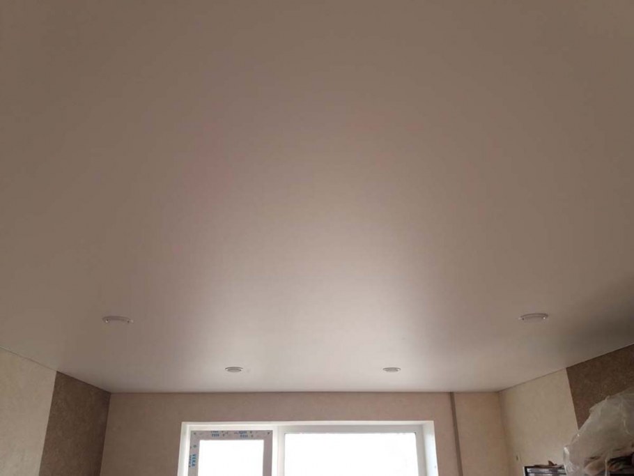 Люстра с натяжным потолком матовым