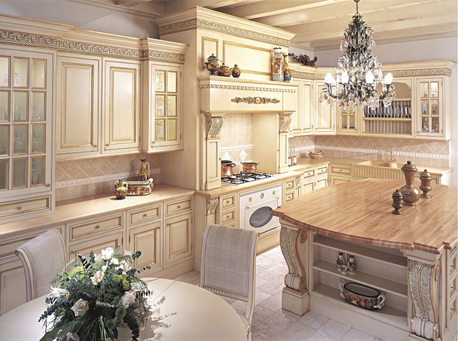 Белая классическая кухня