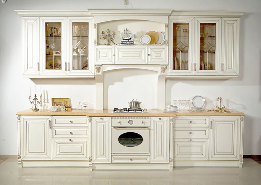 Кухня в классическом стиле коричневая