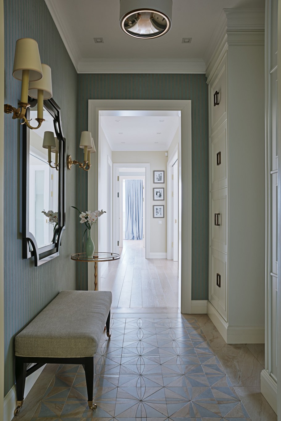 Пастельные тона в интерьере коридора