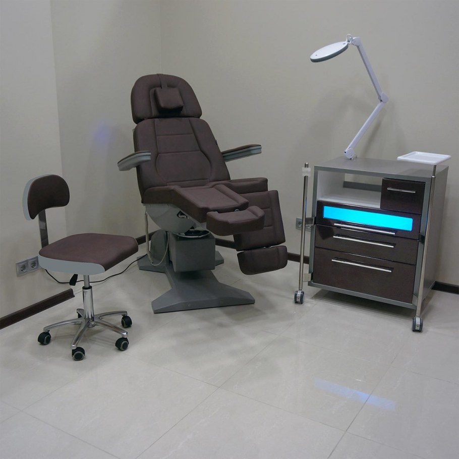 Кабинет маникюра в белом стиле