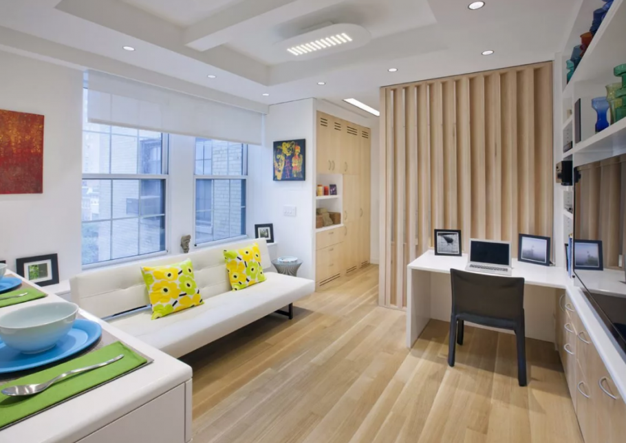 Интерьер студии 28кв с балконом