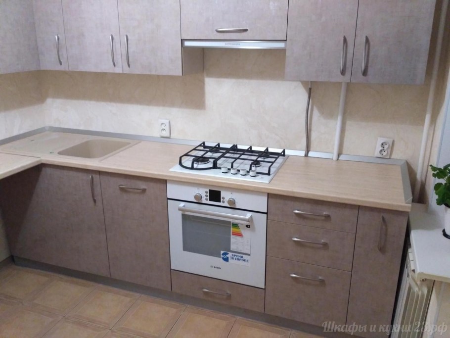 Кухня в светлых тонах матовая