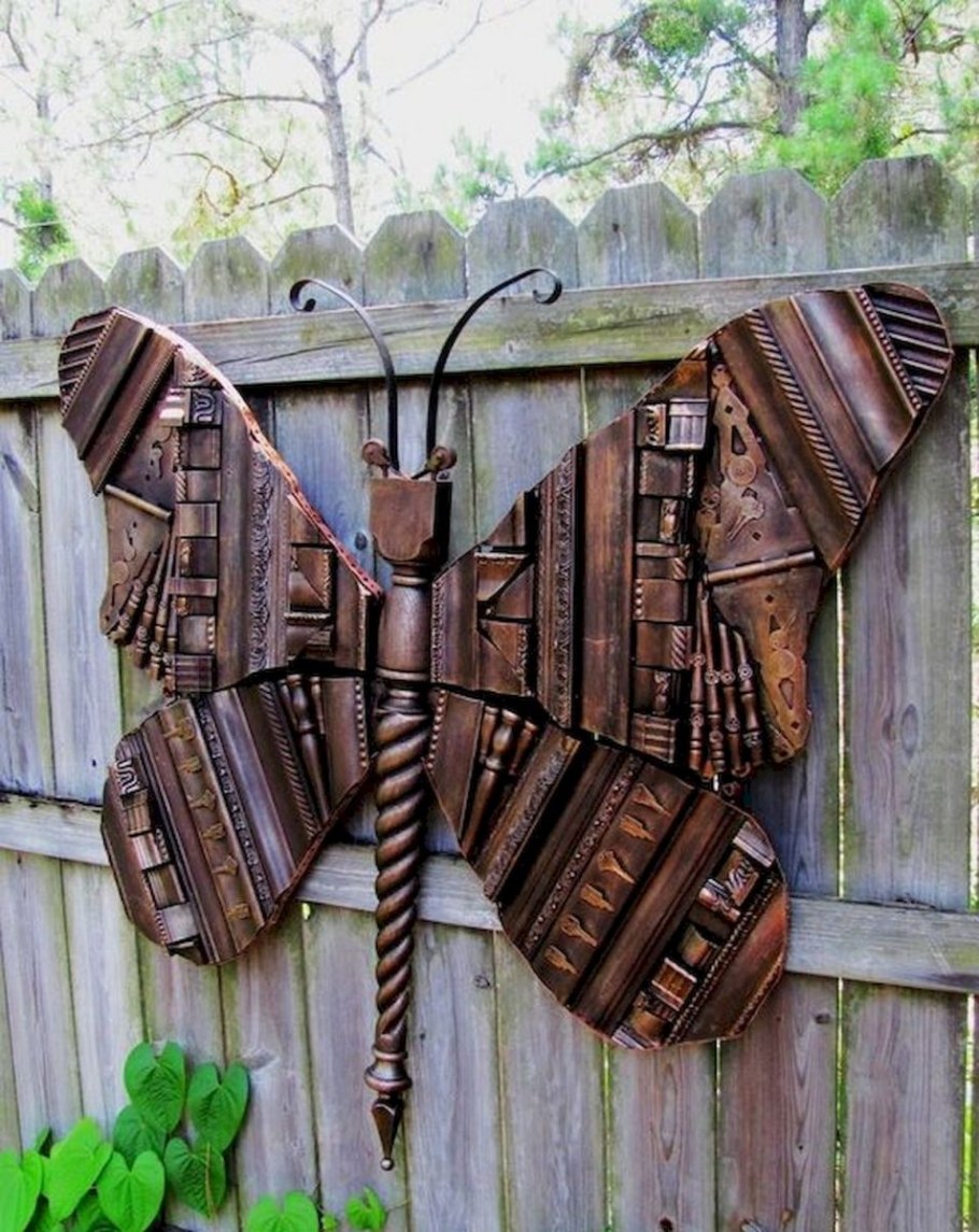 Украшение пенька на даче