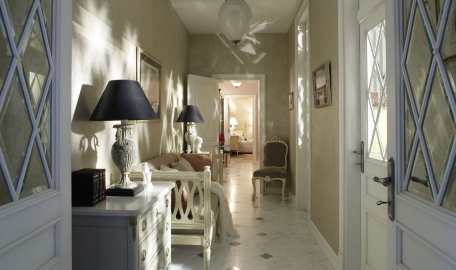 Плинтус в коридоре