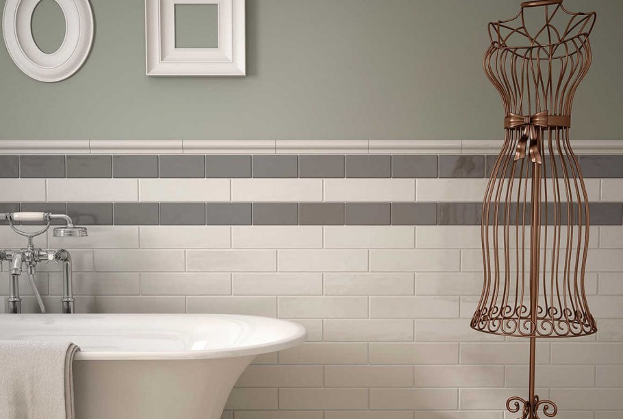 Мрамор до середины стены в ванной