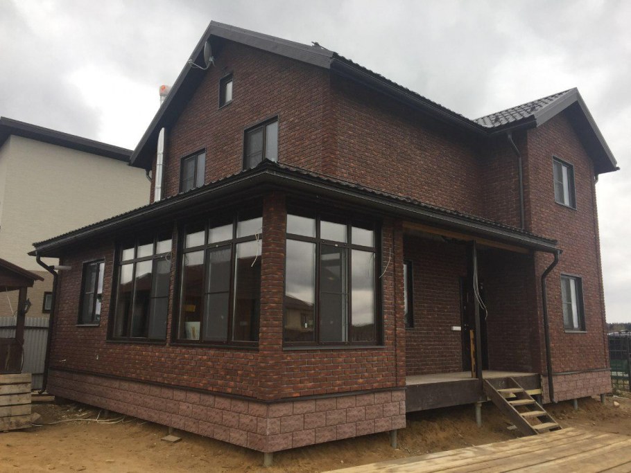 Бежевый дом