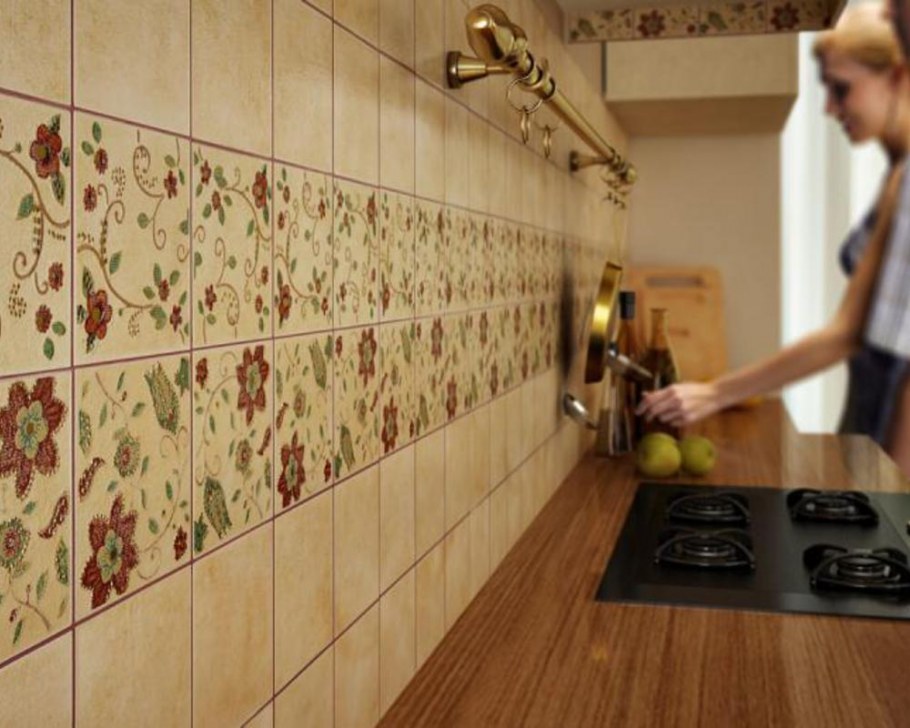 Стена из плитки на кухне