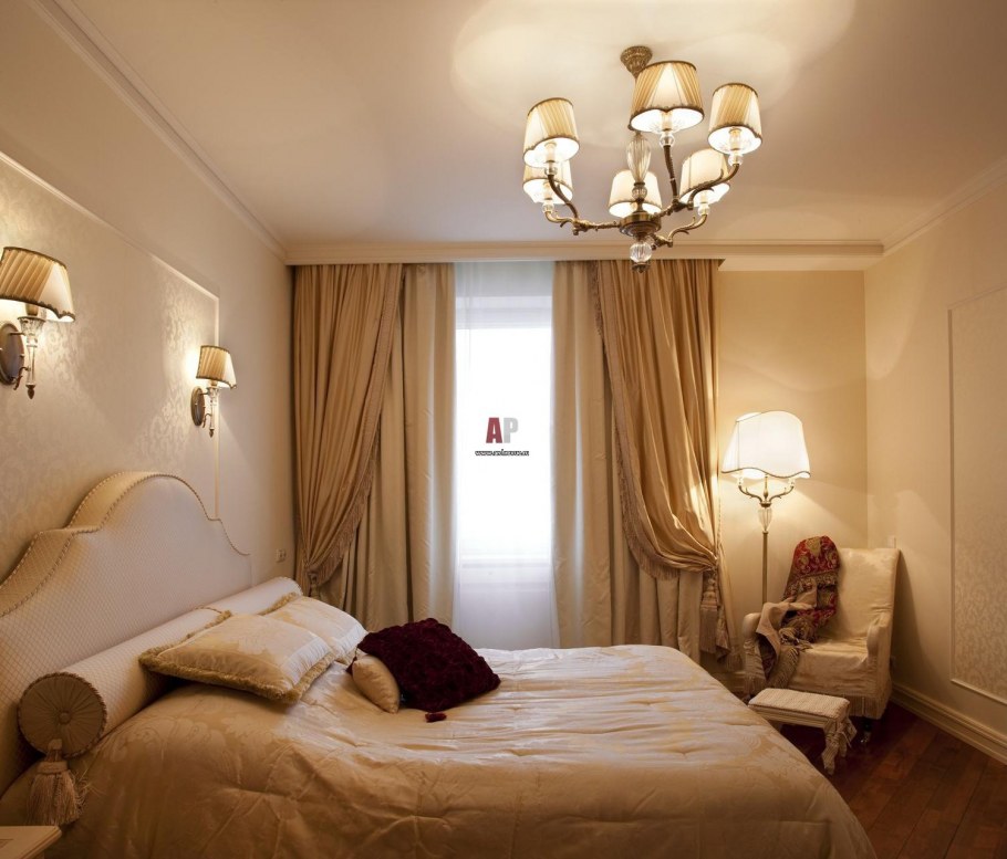 Светильники над кроватью в спальне