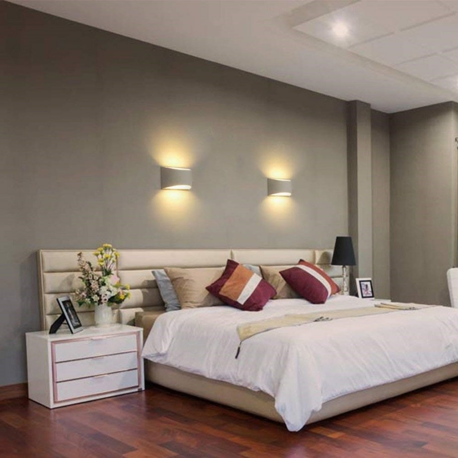 Торшер в стене интерьере спальни