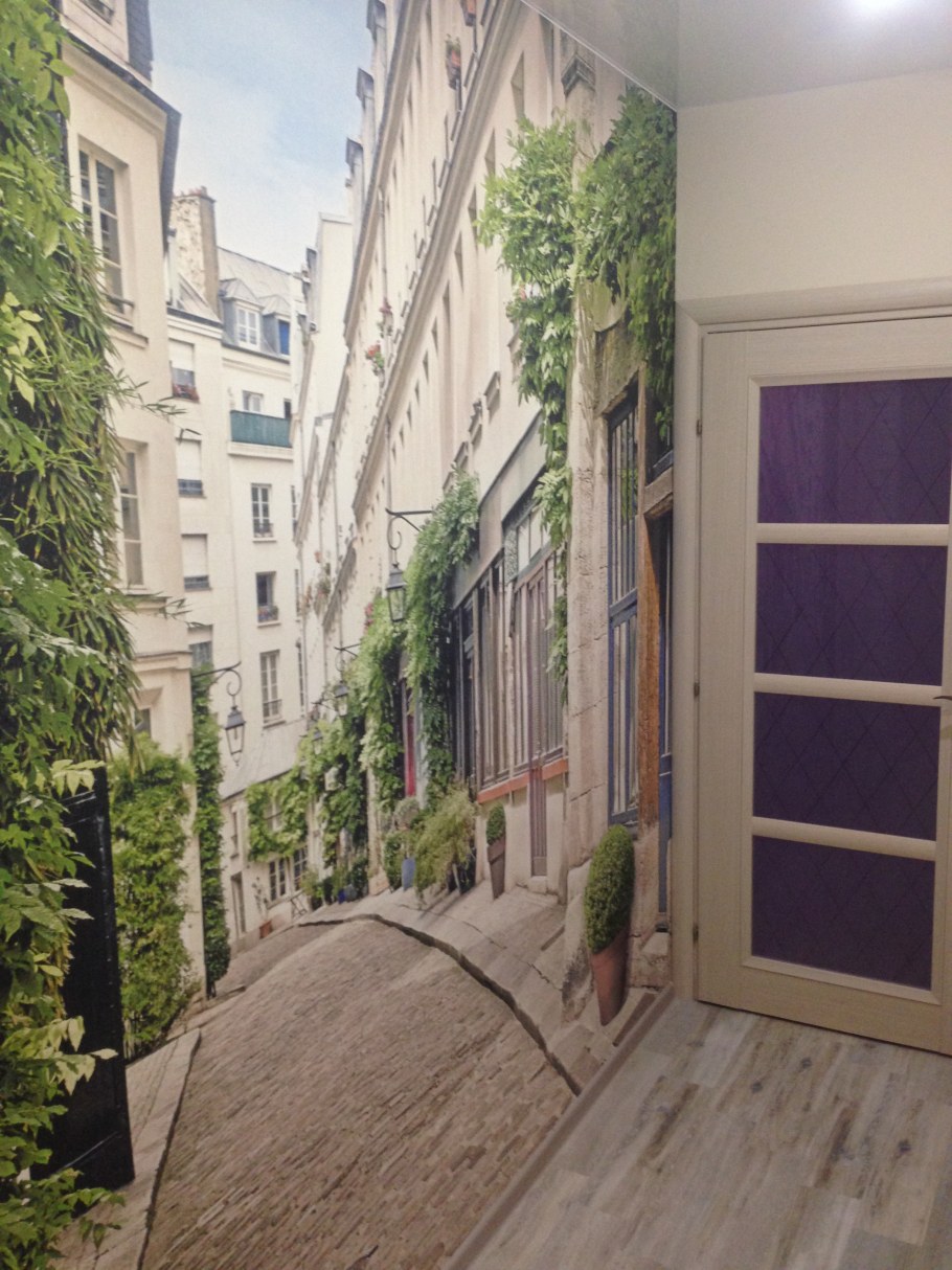 Фотообои в узкую прихожую