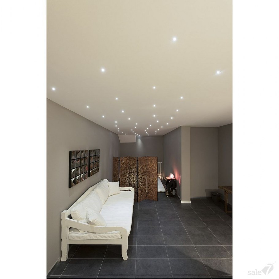 Светильники над кроватью в спальне