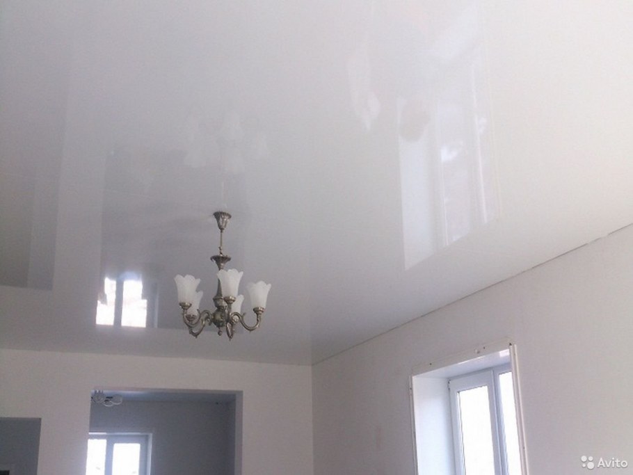 Матовыйнатежной потолок