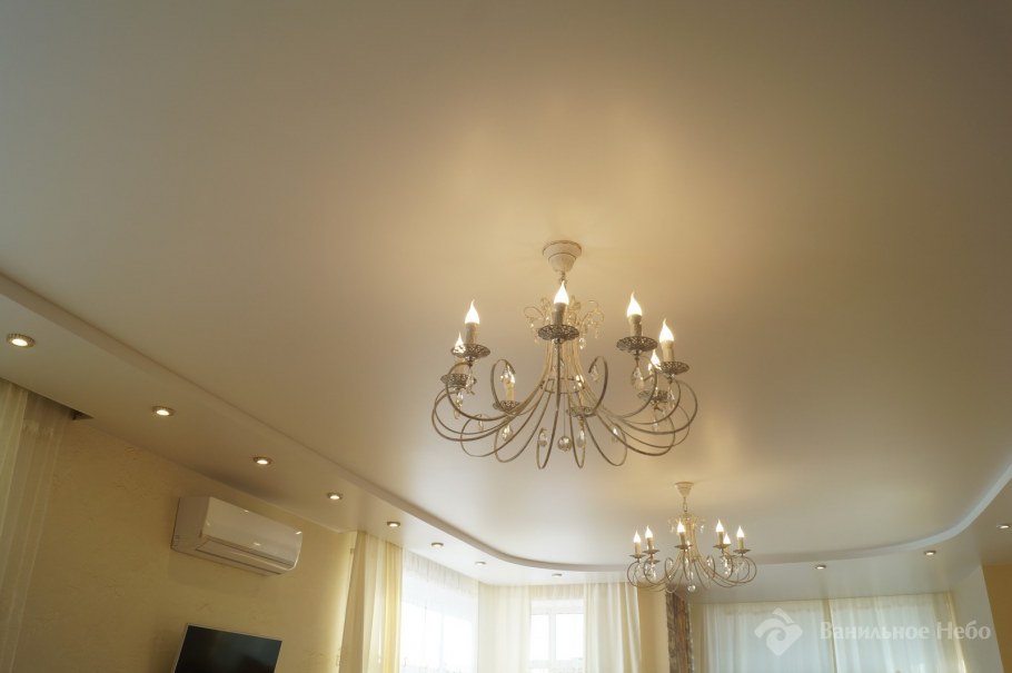 Цветные натяжные потолки