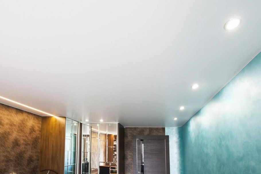 Матовый натяжной потолок м110