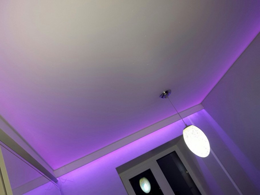 Классический матовый натяжной потолок