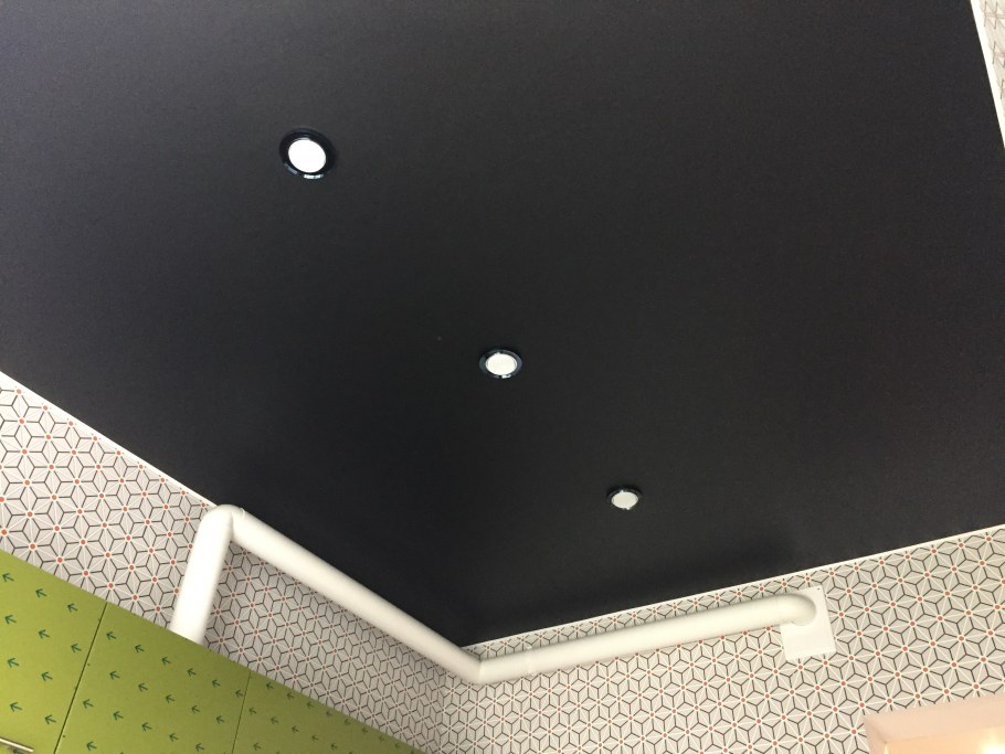 Натяжные потолки матовые цветные