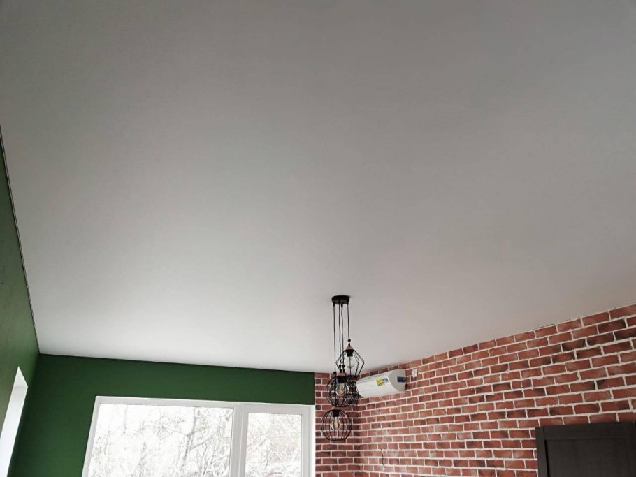 Черный сатиновый натяжной потолок