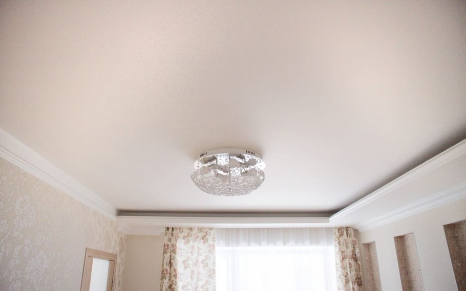 Матовый натяжной потолок в интерьере