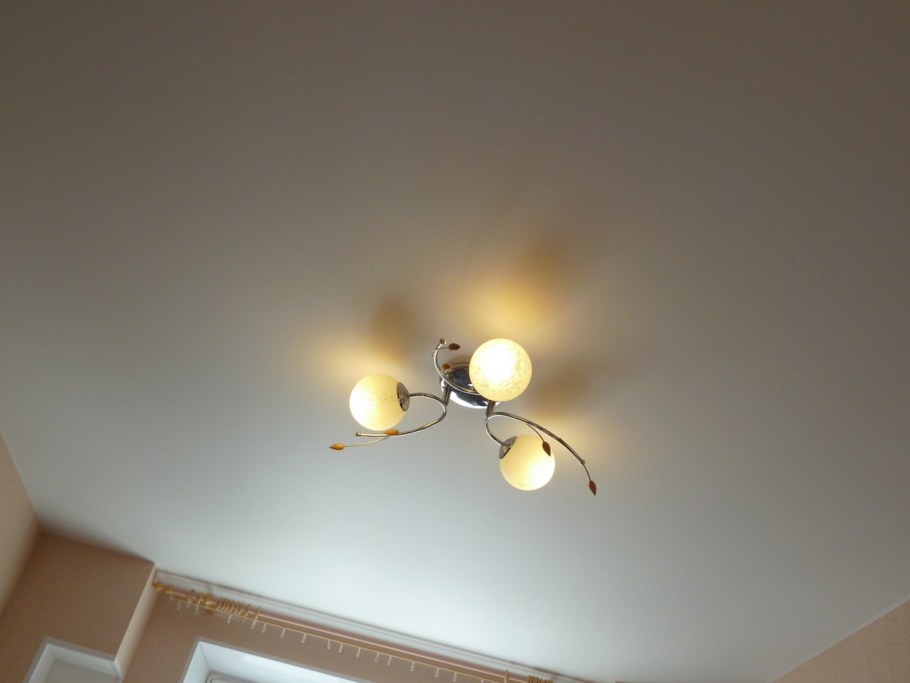 Натяжной потолок ровный матовый