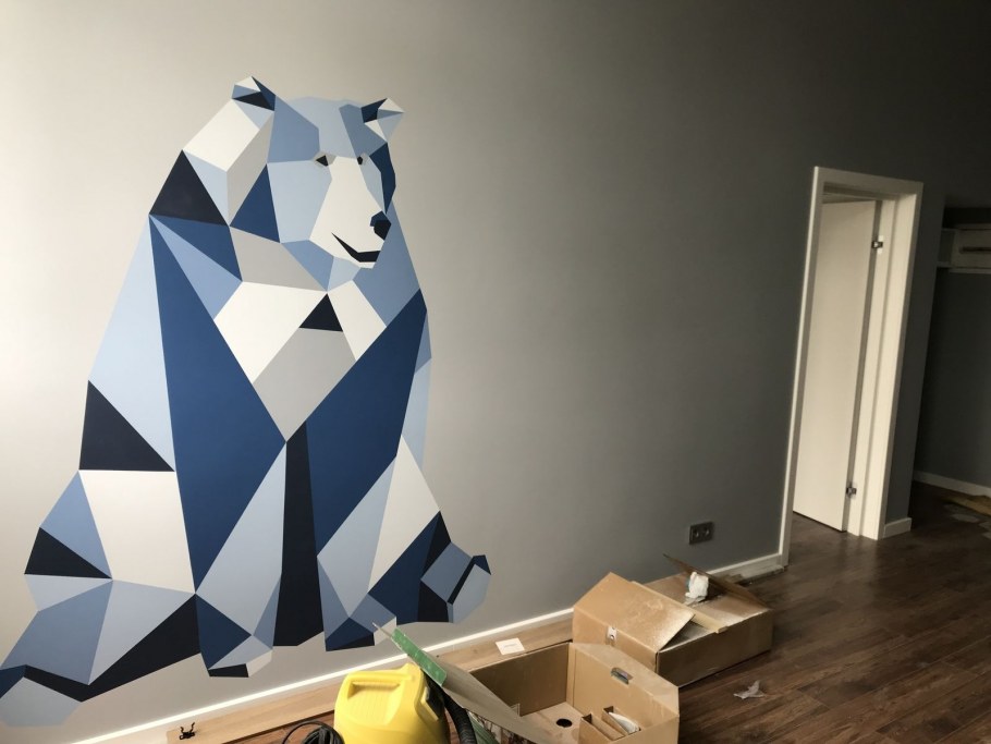 Геометрические фигуры на стене