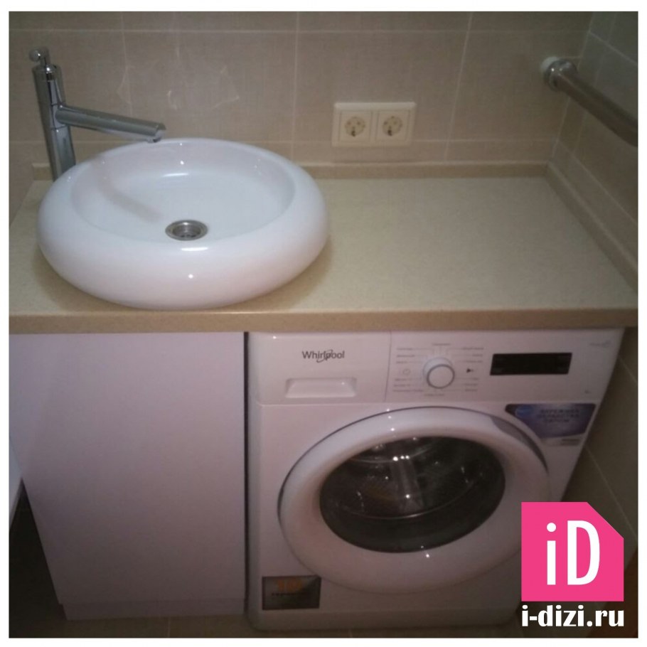 Стиральная машина под столешницей в ванной