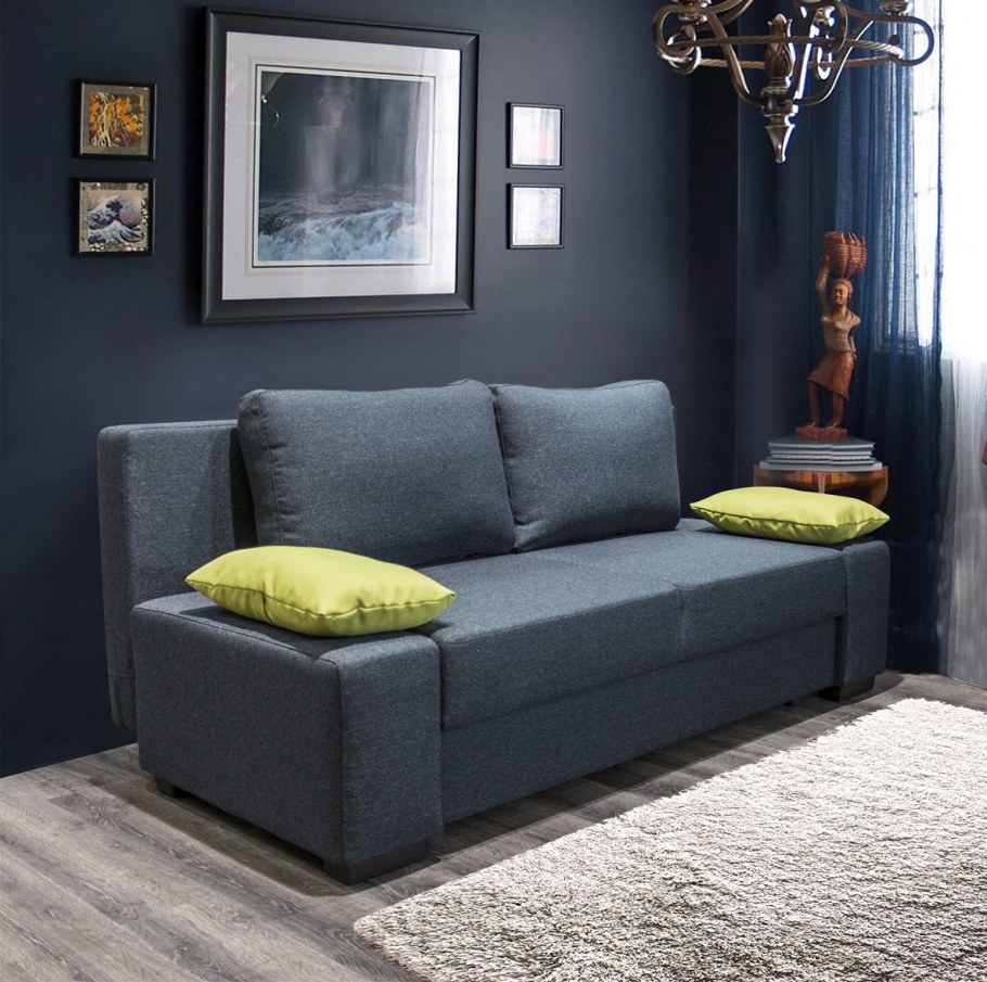 Красивый диванчик в гостиной