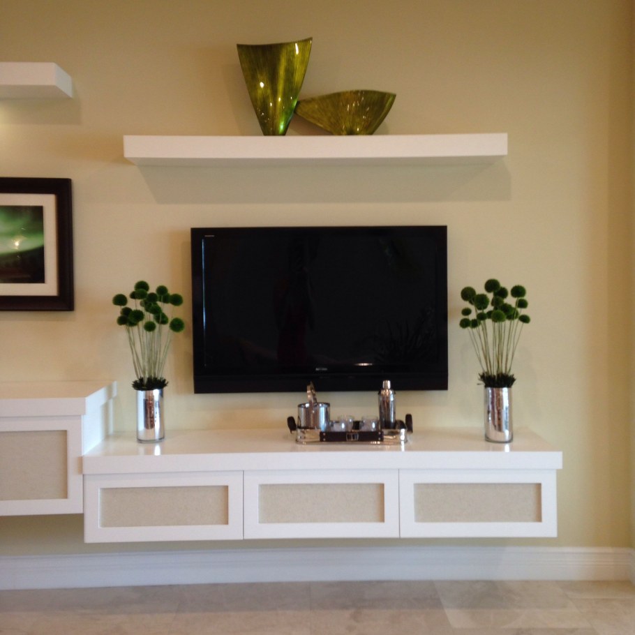 Полка настенная навесная над телевизором