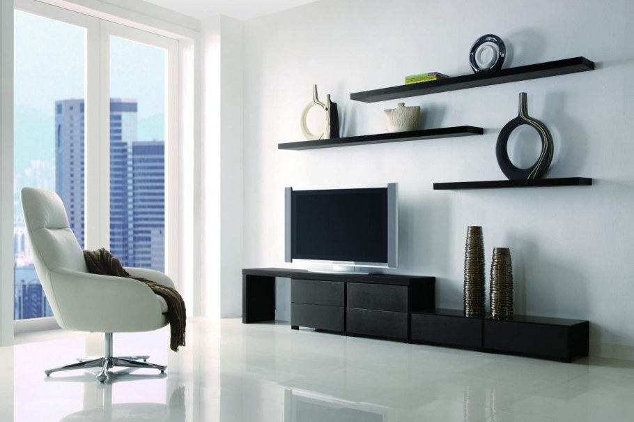 Декор полки над телевизором