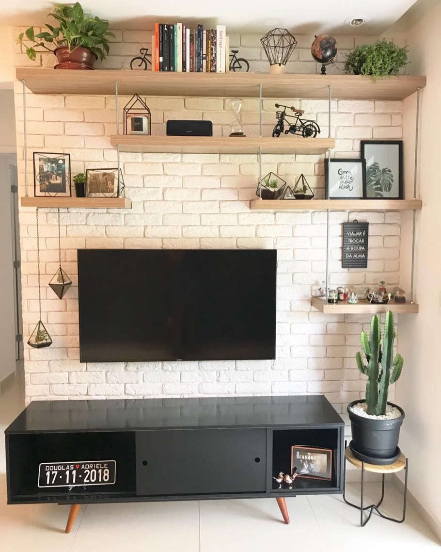 Деревянная стенка в гостиную