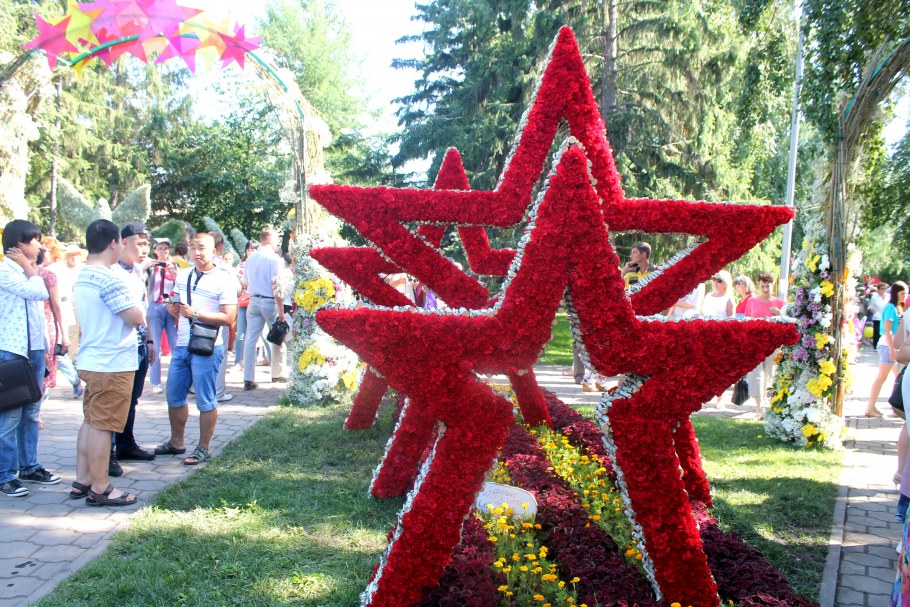 Клумба Победы