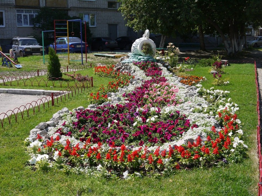 Клумба ромбовидная