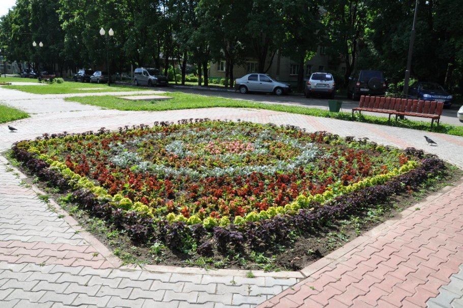 Клумба звезда Победы