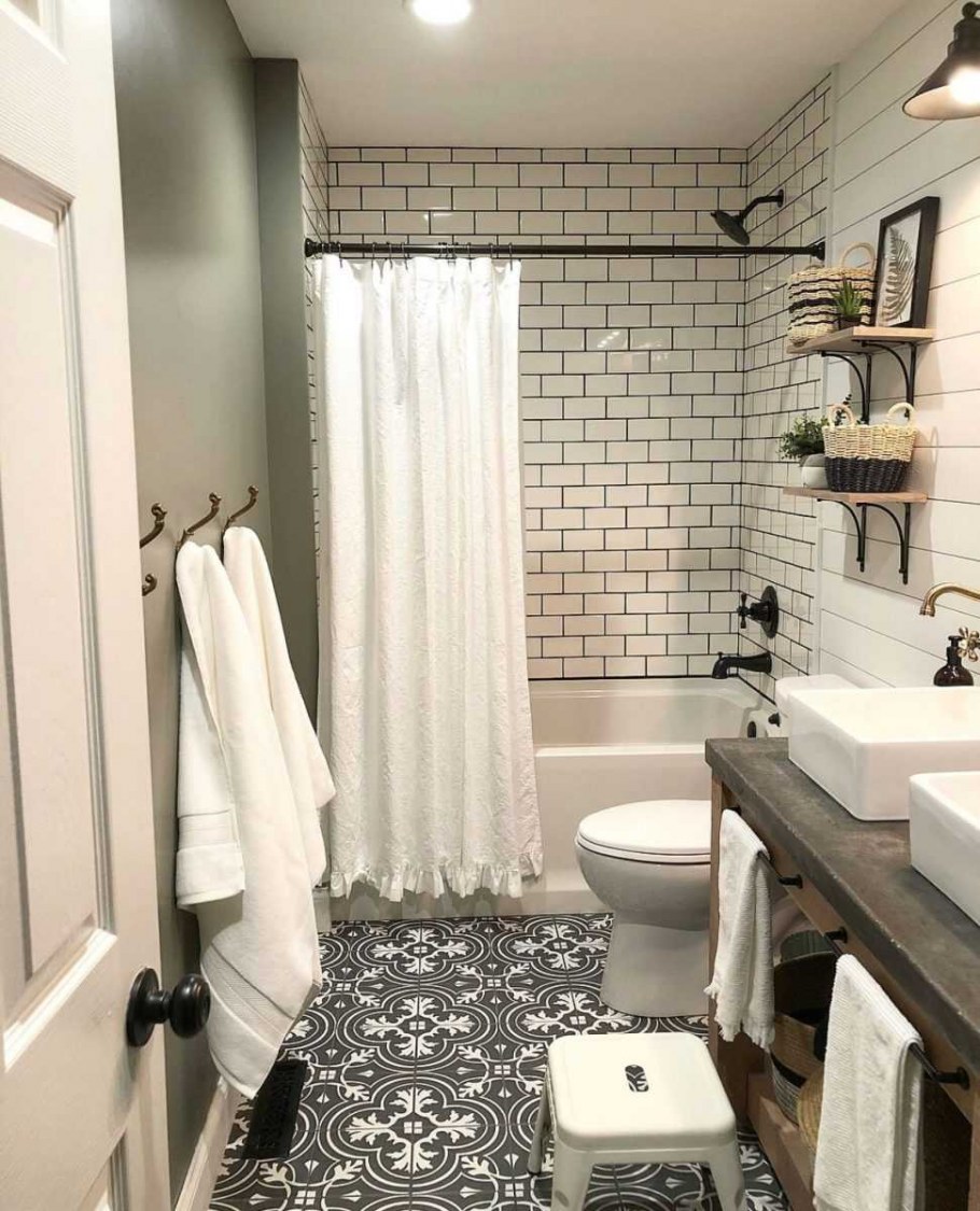 Прямоугольный интерьер ванной