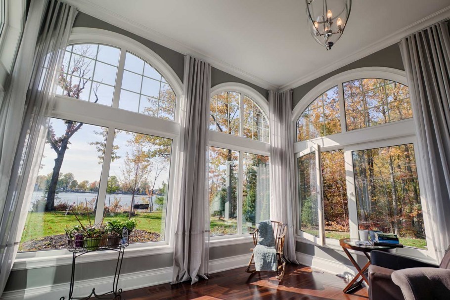 Гостиная с панорамными окнами