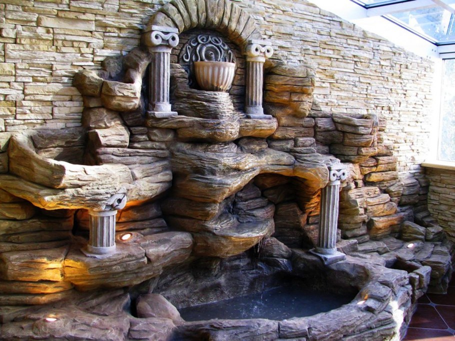 Стена водопад из камня