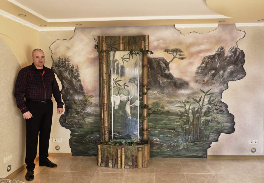 Настенный водопад камни