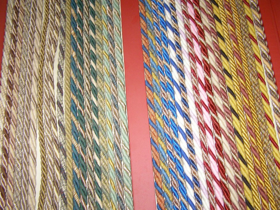 Канат вместо плинтуса на потолок