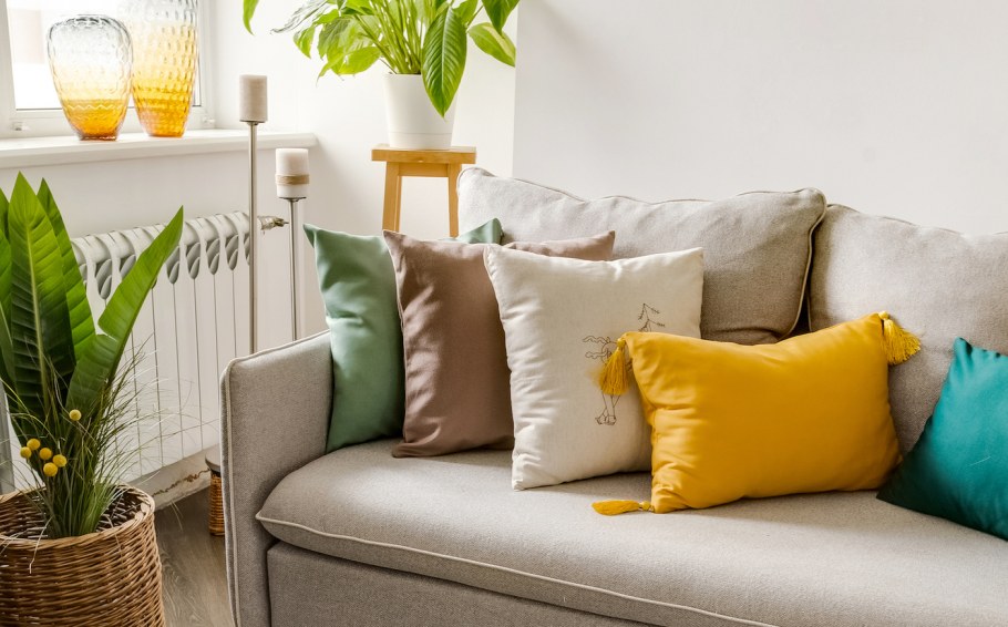 Подушки горчичного цвета